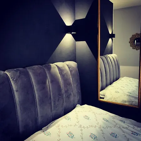 Lucky Seven Apartment *