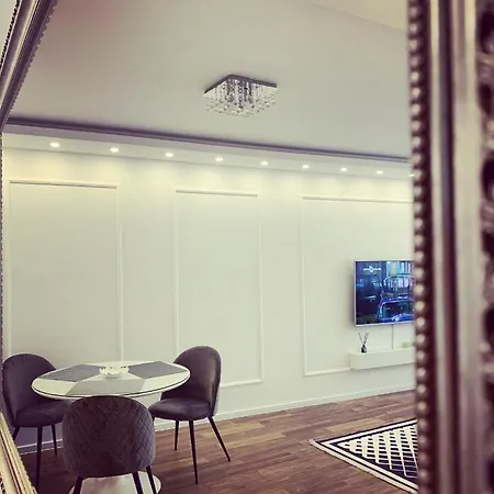 Lucky Seven Apartment